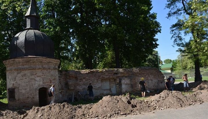 Розкопки біля наріжної башти завершилися