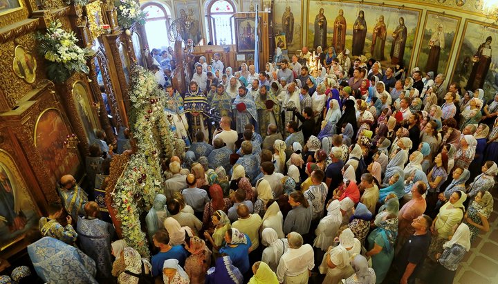 Богослужіння у Свято-Введенському монастирі