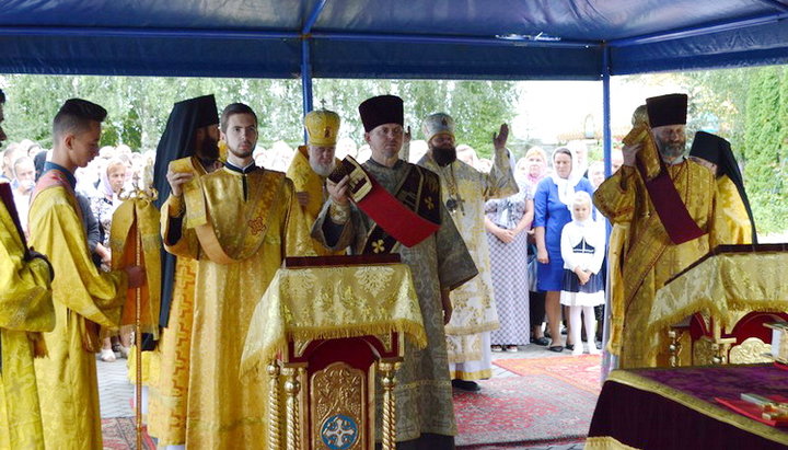 Заупокійну Божественну літургію звершили митрополит Рівненський і Острозький Варфоломій і єпископ Дубенський Пимен