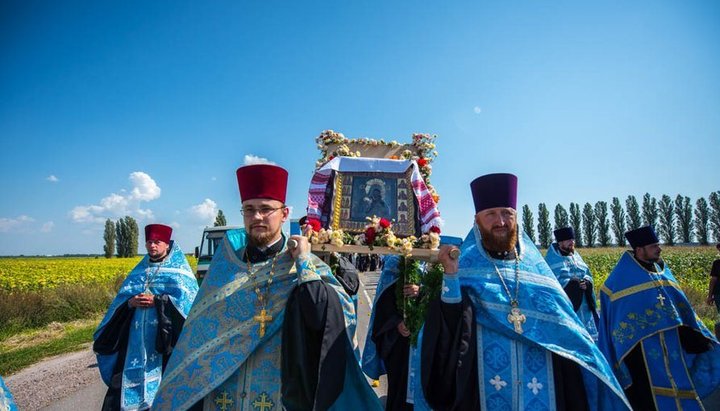 Крестный ход с «Борзнянской» иконой Богоматери