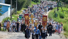 Хресний хід з Вінницької єпархії вирушив до Почаївської лаври