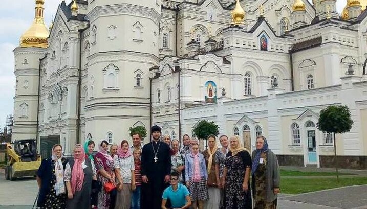 Паломники в Почаевской лавре