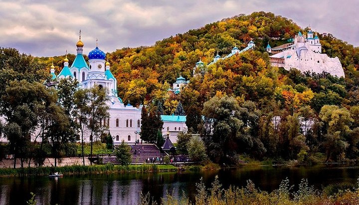 Святі Гори пам'ятають криваві події, що забрали життя багатьох насельників обителі