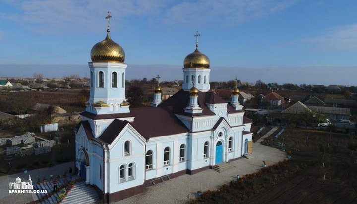 Свято-Успенский храм в селе Котловина Одесской епархии 