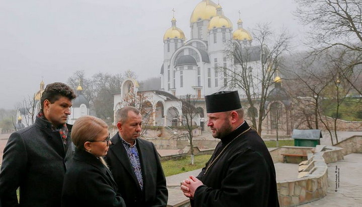 Лідер партії «Батьківщина» Юлія Тимошенко відвідала духовний центр УГКЦ в Зарваниці