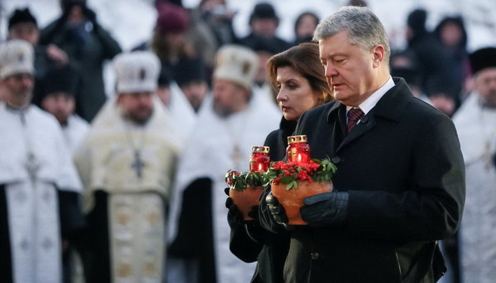 Порошенко: Автокефалию юридически и канонически оформят в ближайшее время