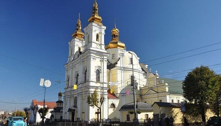 В пресс-службе епархии написали, что в настоящее время в Спасо-Преображенском соборе Винницы все спокойно.