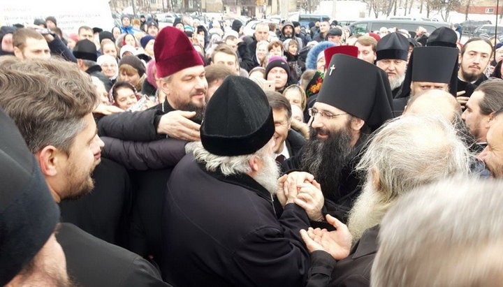 Зимняя Пасха для винничан: встреча владыки Варсонофия