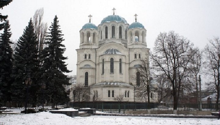 Glukhov authorities force UOC clerics to transfer to the new Church