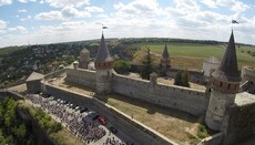 Крестный ход из древнего города: небесная фотохроника