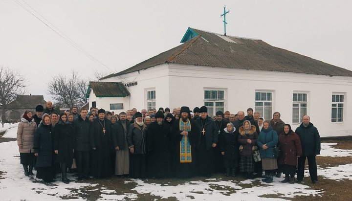 Члены религиозной общины села Устивица во главе с настоятелем Свято-Михайловского храма остались верными канонической Церкви.