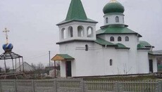 Сторонники ПЦУ пытаются силой проникнуть в храм УПЦ в селе Порадовка