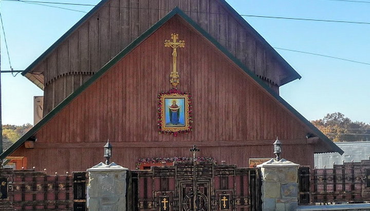 Храм Покрова Божией Матери УПЦ в селе Баня Лисовицкая Стрыйского района Львовской области 