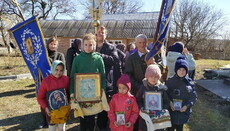 На передовій конфлікту: громада Пеньківки третій місяць стримує захоплення