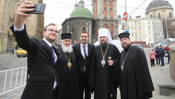 Епіфаній із колегами гордий бути бандерівцем