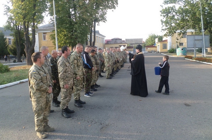 Священики УПЦ виконують свою соціальну місію – опікуються військовослужбовцями України