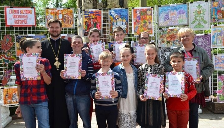 Выставка детского рисунка прошла в Спасо-Преображенском соборе.