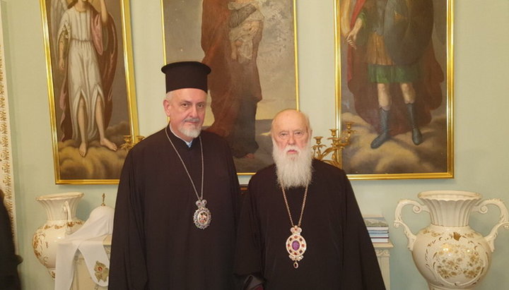 Metropolitan Emmanuel (Adamakis) of France and “honorary patriarch” of the OCU Filaret Denisenko. Photo: Romfea.gr