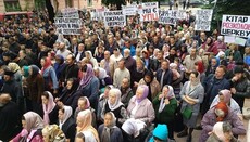 Cross procession and prayer standing held in Chernovtsy to protect UOC