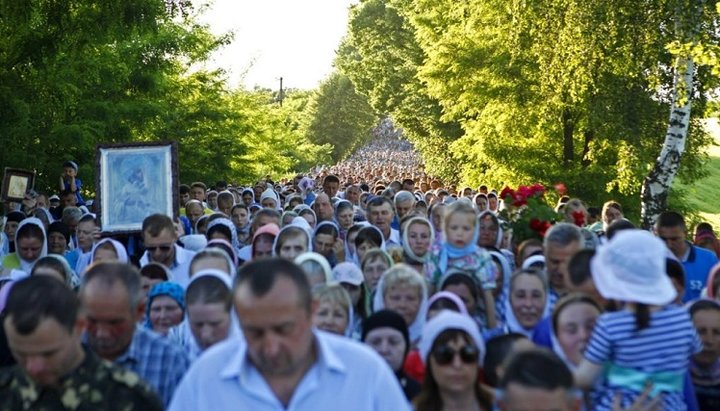 Крестный ход из Почаевской лавры в Свято-Духовский скит, 13.06.19. Фото: пресс-служба Почаевской лавры