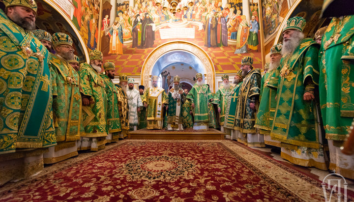 Блаженніший Митрополит Онуфрій та представники Помісних Церков на всеношній напередодні дня пам'яті преподобного Онуфрія Великого. Фото: УПЦ