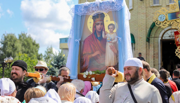 Хресний хід в чоловічий монастир в честь Положення Ризи Божої Матері у Влахерні.Фото: УПЦ 