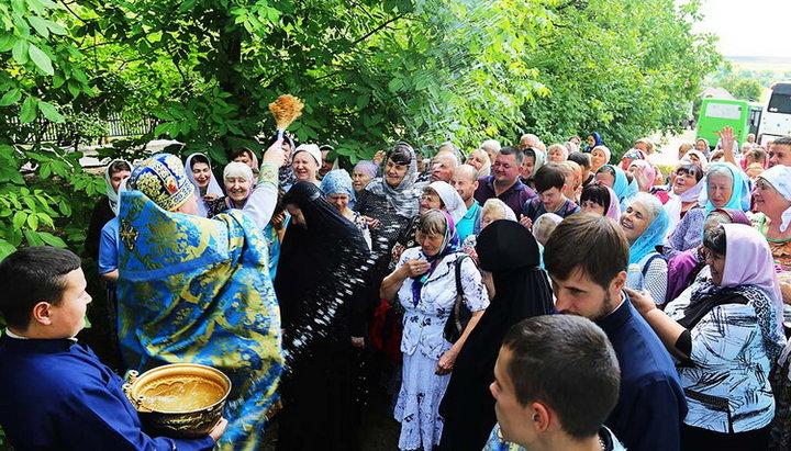 Громада села Бугаївка відсвяткувала 200-ліття з дня освячення храму Охтирської ікони Божої Матері. Фото: Ізюмська єпархія