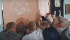 В селе Боблы представители ПЦУ срезали замки на храме и избили верующих