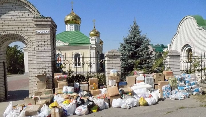 Гуманітарну допомогу від Запорізької єпархії доставили в Святогорську лавру. Фото: пресс-служба Запорожской епархии