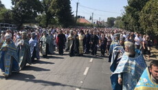 В Хустській єпархії пройшов хресний хід за мир в Україні