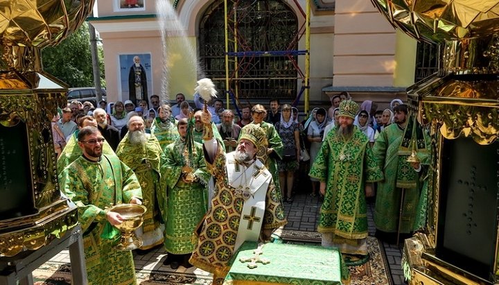 Освящение куполов для строящегося храма Святого Духа в с. Алексеевка. Фото: пресс-служба Луганской епархии