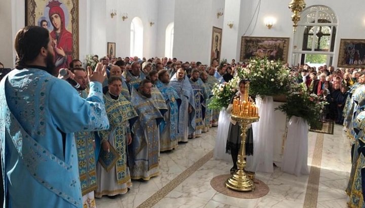 Богослужіння у новоосвяченому храмі Барського жіночого монастиря. Фото: Вінницька єпархія