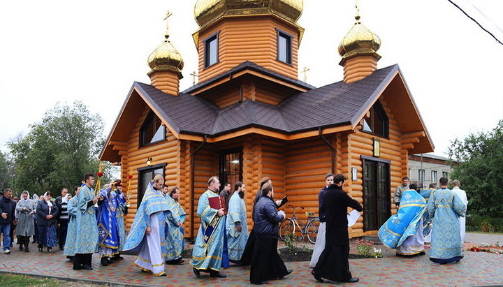 В селі Іванівка освятили храм на честь святого князя Володимира. Фото: izum.church.ua