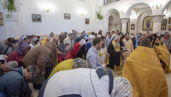 Молебень «Про подорожуючих» для майбутніх паломників. Фото: news.church.ua