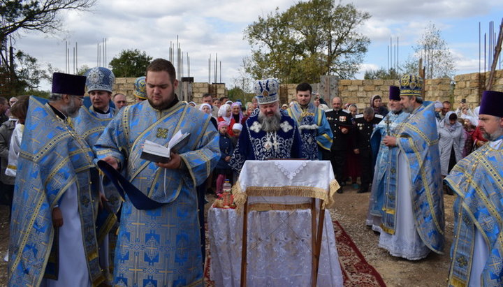 В джанкойському селищі Первомайський звершили чин заснування храму УПЦ. Фото: dzhankoy.church.ua 