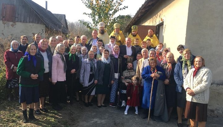 Парафіяни домового храму при першому в Рівненській єпархії православному Будинку милосердя. Фото: Фейсбук