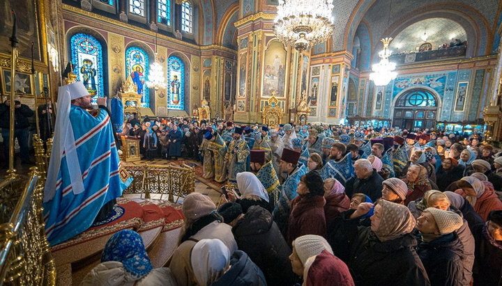 Соборне архієрейське богослужіння в свято Озерянської ікони Божої Матері, Благовіщенський собор, Харьків. Фото: eparchia.kharkov.ua