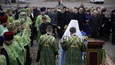 Духовенство УПЦ и власти Кривого Рога почтили св. Петра Калнышевского