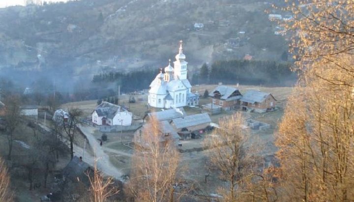 Село Росошка Раховского района Закарпатской области. Фото: Panoramio