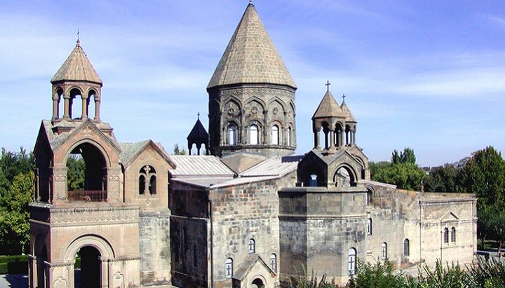 Ечміадзінський кафедральний собор. Фото: Вікіпедія