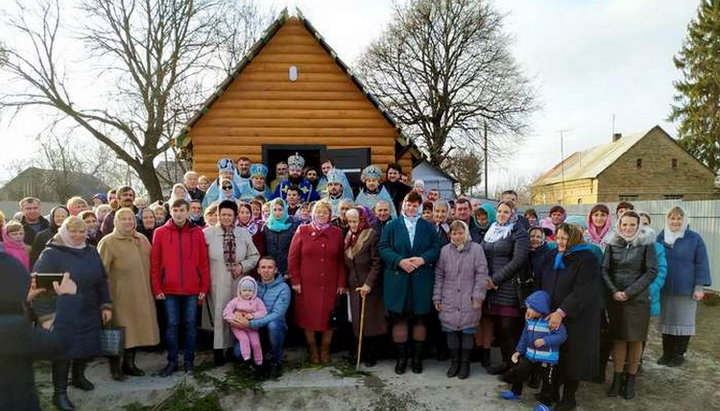 В селі Боремець освятили новий храм замість захопленого прихильниками ПЦУ. Фото: rivne.church.ua