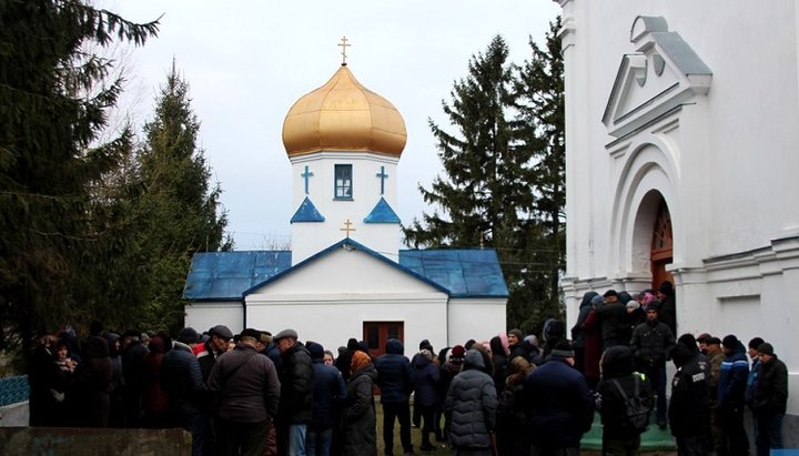 Свято-Миколаївський храм в селі Мишів. Фото: Буг