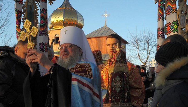 Освячення храму на Буковині звершив митрополит Мелетій. Фото: Чернівецько-Буковинська єпархія УПЦ