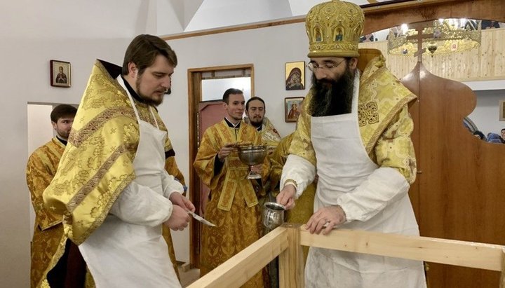 Освячення храму, який будували 15 років. Фото: сайт Винницкой епархии