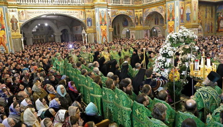 Тисячі віруючих відзначили пам’ять прп. Амфілохія в Почаївській лаврі. Фото: pochaev.org.ua