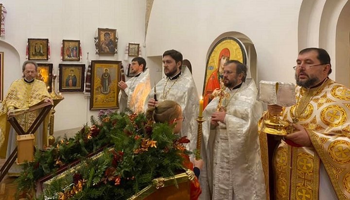 «Різдвяна служба» ПЦУ в Теплій Софії. Фото: Фейсбук