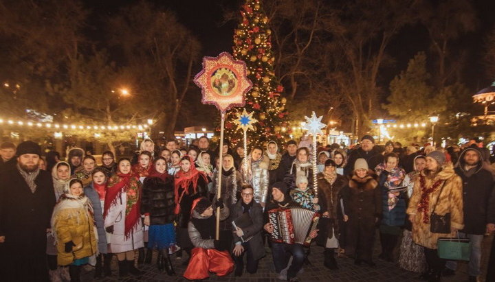 Молодь Одеської єпархії привітала одеситів різдвяними колядками. Фото: eparhiya.od.ua