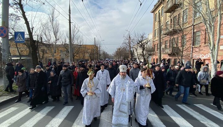 Хресна хода на вулиці Херсона. Фото: pravoslavie.ks.ua