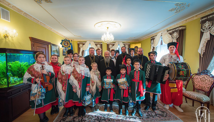 Марфо-Мариинская обитель поздравила Митрополита Онуфрия с праздниками. Фото: news.church.ua