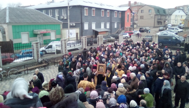 Зустріч ікони святителя Луки Кримського із часточкою його мощей у Коростені. Фото: ovruch.church.ua